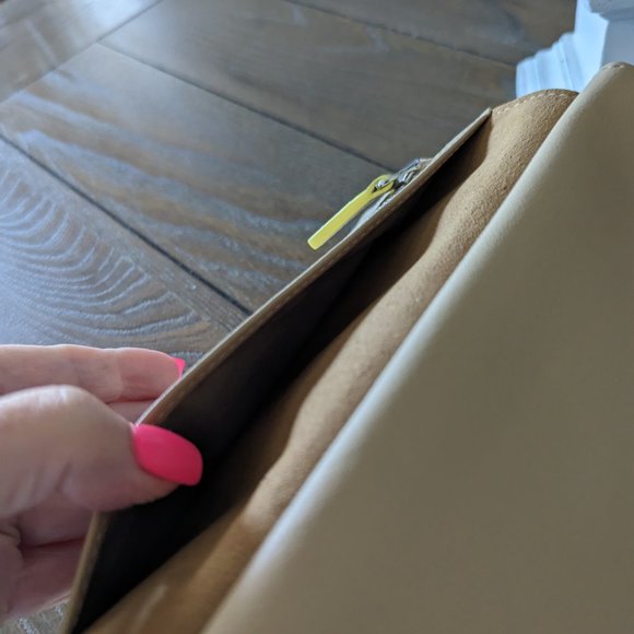 🔥 MCM Logo Klara Embossed Leather Smartphone Crossbody Clutch Wallet - Picture 7 of 11